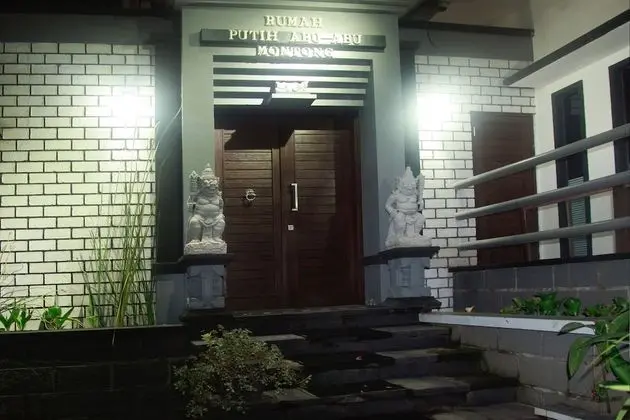 Rumah Putih Abu Abu - Dış Mekan