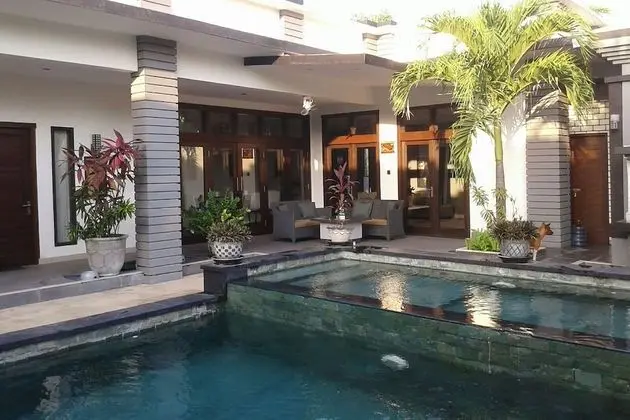 Rumah Putih Abu Abu - Havuz