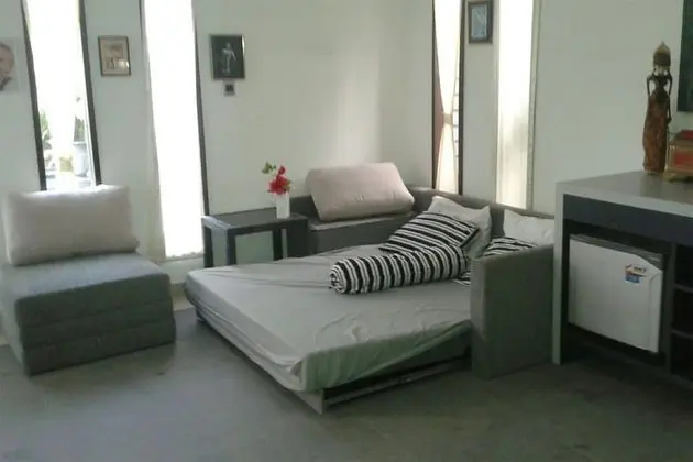 Rumah Putih Abu Abu - Oda