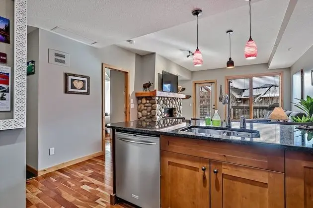 Rundle Cliffs Lodge by Spring Creek Vacations - Mutfak