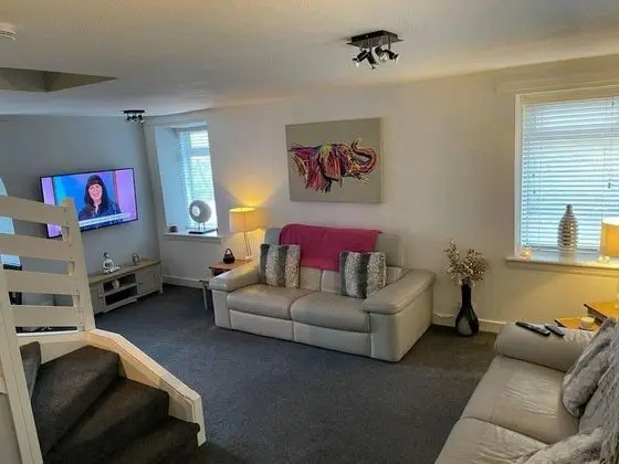 Rural Chapel Cottage, Near Airport, bar & hot tub