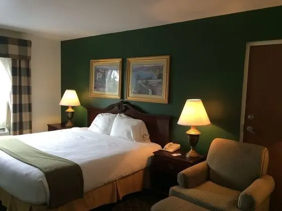 RUSKIN INN HOTEL