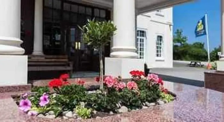Russ Hill Hotel - Dış Mekan
