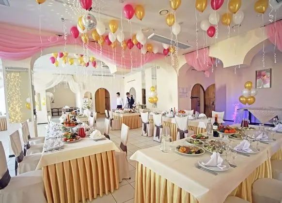 Russ Hotel - Öne Çıkan Resim