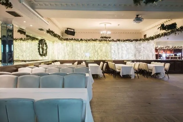 Russell Court Hotel - Yerinde Yemek