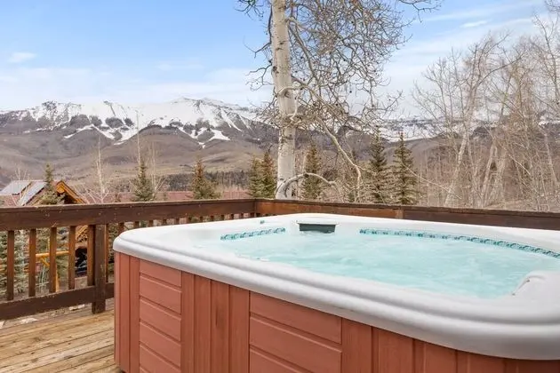 Russell Home by Avantstay Expansive Deck, Stunning Views & Hot Tub! - Havuz