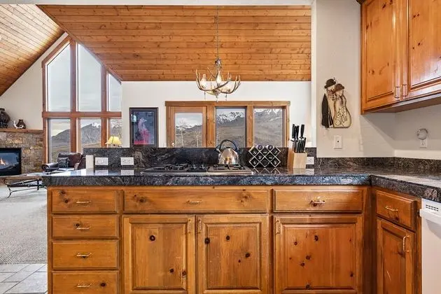 Russell Home by Avantstay Expansive Deck, Stunning Views & Hot Tub! - Mutfak