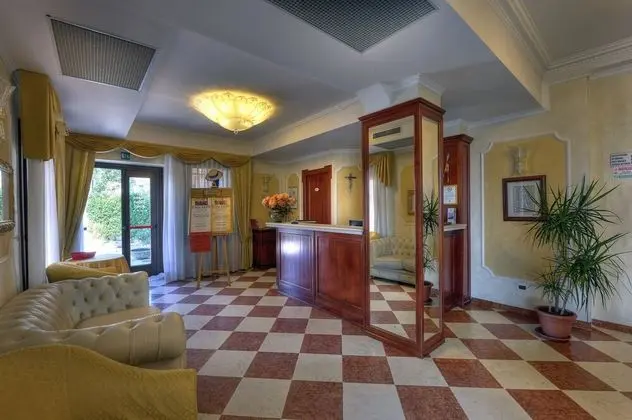 Russo Palace Hotel - Lobi