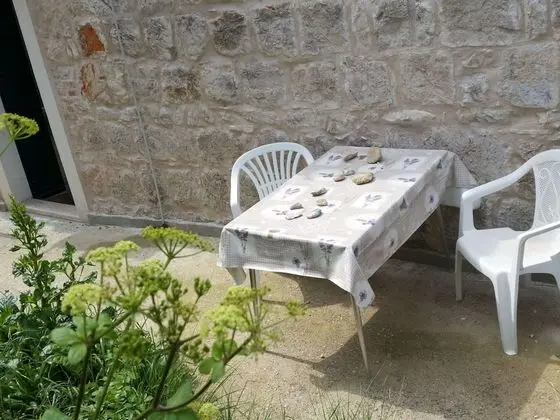Rustic Apartment in Vis With Terrace - Yerinde Yemek