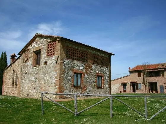 Rustic Farmhouse in Arbia Asciano With Terrace - Dış Mekan