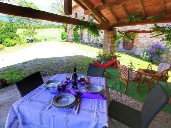 Rustic Farmhouse With Fishing Lake, Beautiful View, Peace, Quiet and Nature