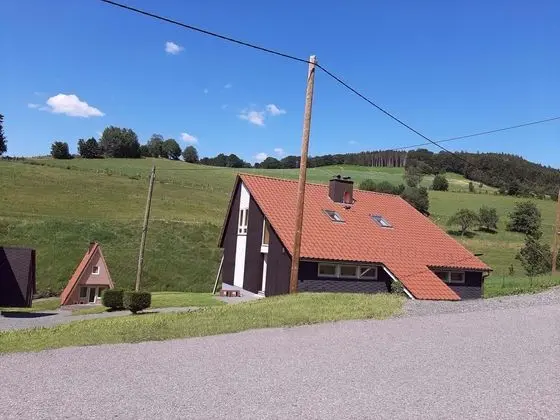 Rustic Holiday Home in the Hochsauerland With Balcony at the Edge of the Forest - Dış Mekan