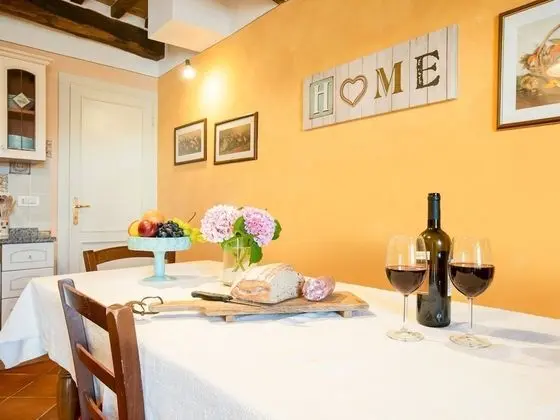 Rustic Holiday Home in Lucca With Garden - Yerinde Yemek