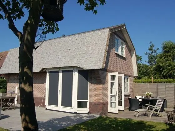 Rustic Holiday Home in Noordwijk near Dunes