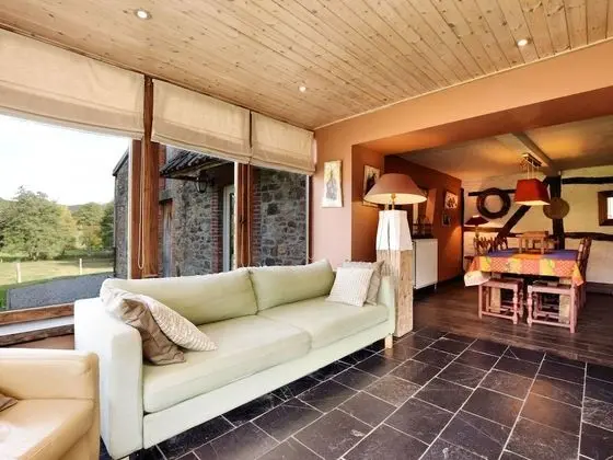Rustic House With Large Garden and Conservatory - Oda Düzeni