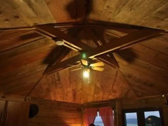 Rustic Log Cabin - İç Mekan