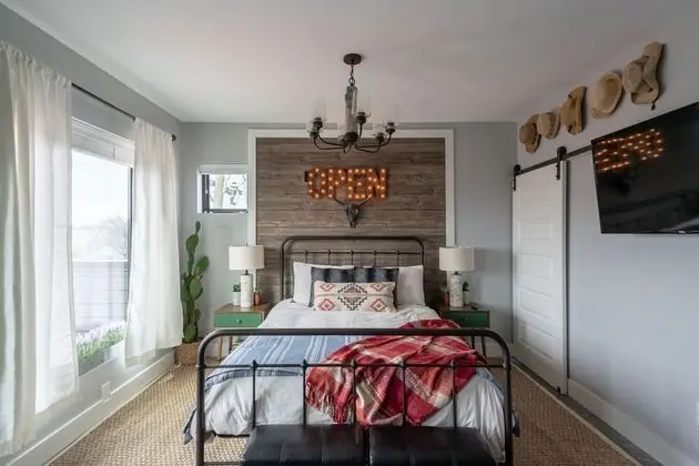 Rustic Luxe Studio Apartment with Rooftop Deck - Oda