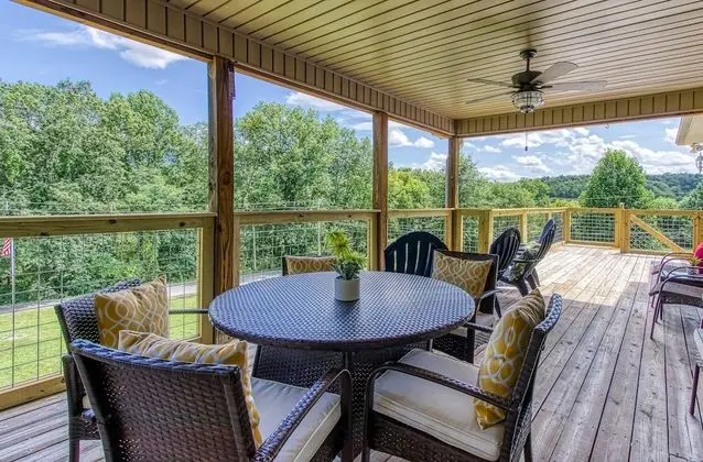 Rustic River Lodge by HoneyBearCabins - Yerinde Yemek