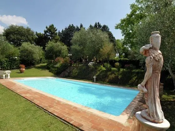 Rustic Villa Surrounded by Sunflower Fields and Vineyards With Private Swimming Pool - Havuz