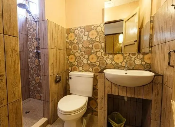 Rux-Thai Hotel & Guest House