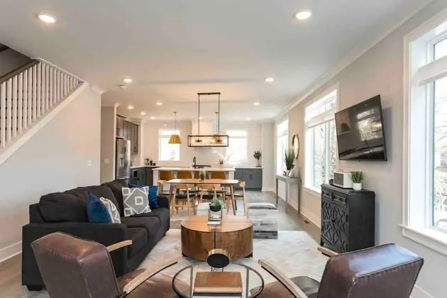 Ryman by Avantstay Centrally Located Townhouse w/ Stylish Interior & Porch Swings!