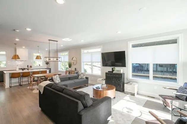 Ryman by Avantstay Centrally Located Townhouse w/ Stylish Interior & Porch Swings! - İç Mekan