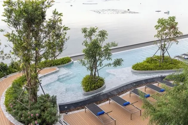 S. Sriracha Hotel and Residence - Havuz