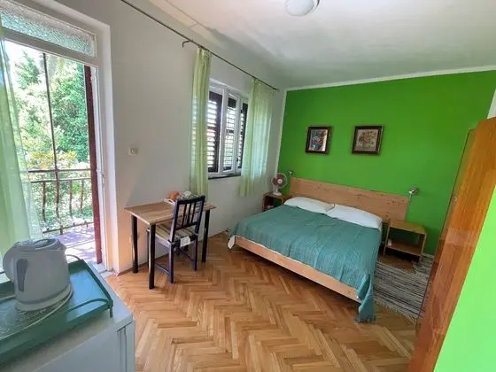 S1 - Double Room With Ensuite Bathroom and Balcony in the Centre of Jelsa, Hvar