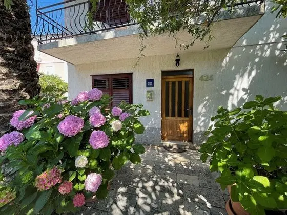 S2 - Double Room in Jelsa on Hvar With Private Ensuite Bathroom