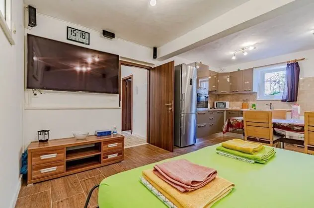 S2 - Modern Studio, Just 50m From the Beach