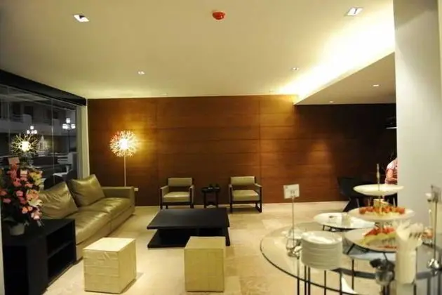 S33 Compact Sukhumvit Hotel - Lobi