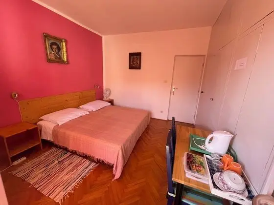 S4 - Double Room in the Centre of Jelsa With Private Bathroom Next Door
