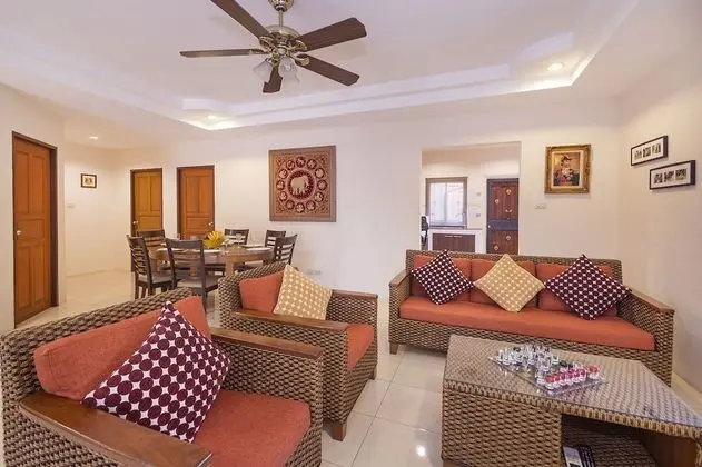 Villa Sabai Near City and Beach - Lobi