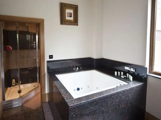 The Saddleworth Hotel