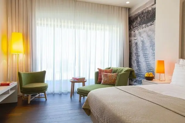 Sadot Hotel
