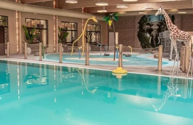 Safari Resort Beekse Bergen - Havuz