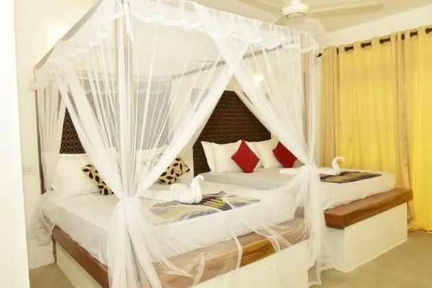 Safari Queens Resort