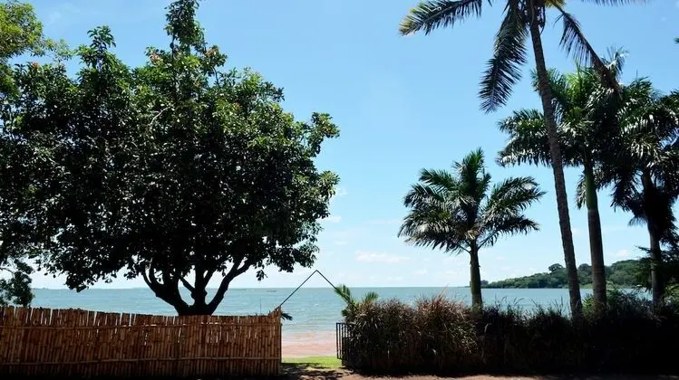 Saffron Beach Bistro & Cottages
