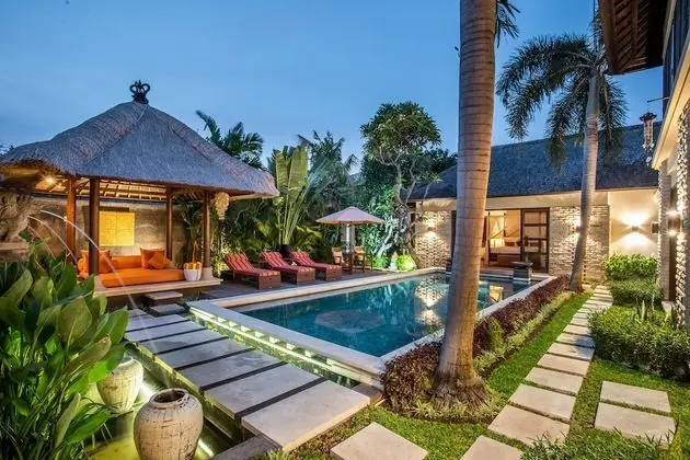 Villa Saffron Seminyak Bali - Havuz