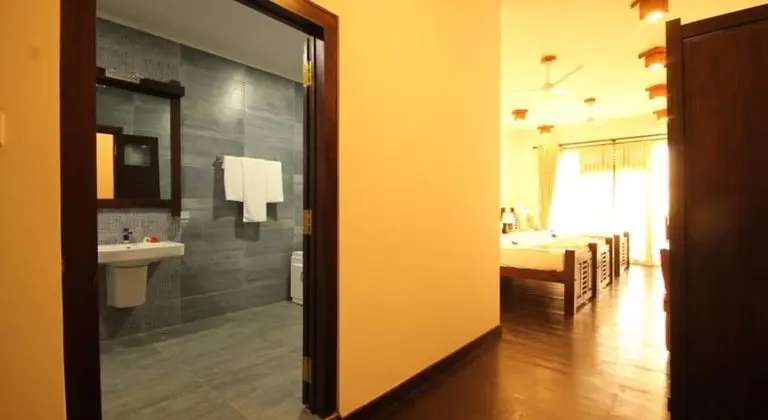 Saffron Hotel - Oda
