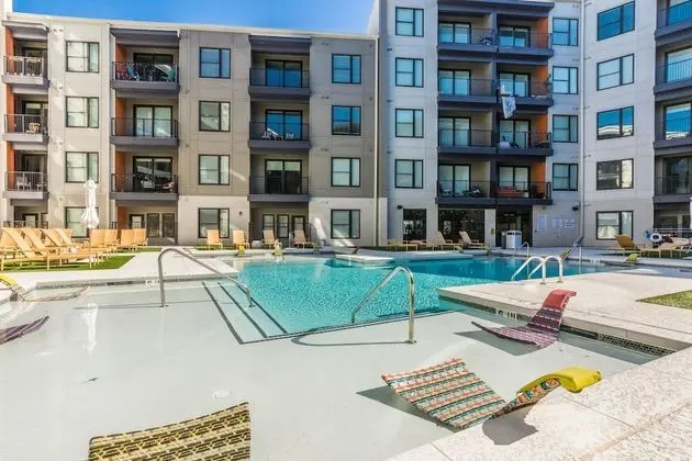 Sage Apartments Atlanta at Old 4th Ward - Havuz