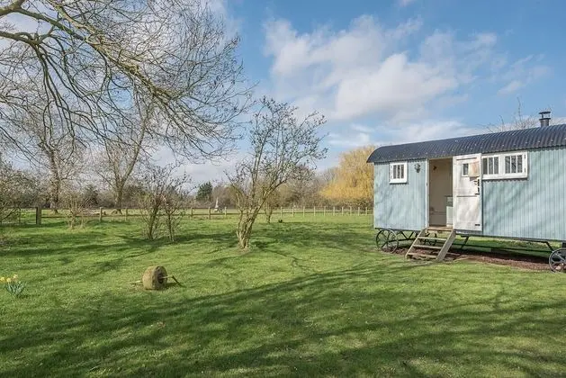 Sage Shepherds Hut, Boundary Farm Cottages