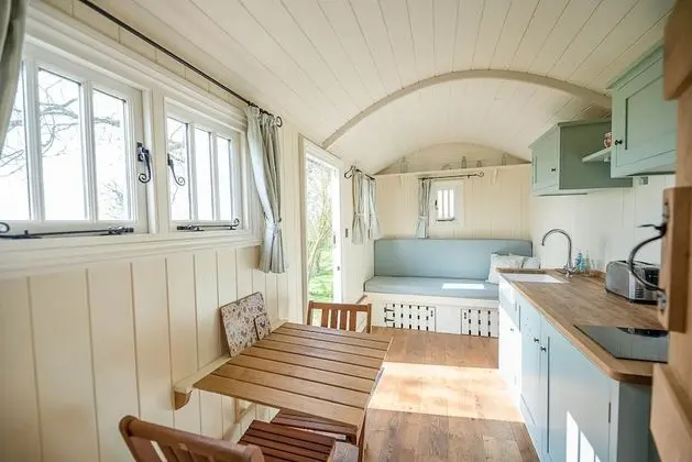 Sage Shepherds Hut, Boundary Farm Cottages - İç Mekan