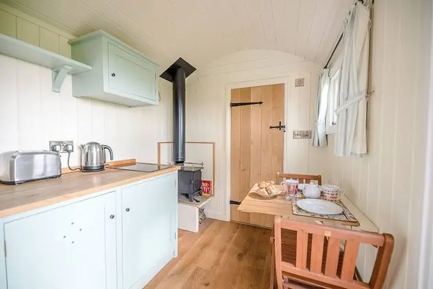 Sage Shepherds Hut, Boundary Farm Cottages - İç Mekan