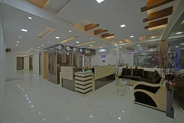 Sai Arra Bengaluru Airport Hotel - Lobi