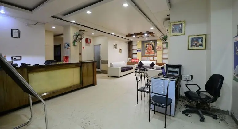 Hotel Sai Dham International - Lobi