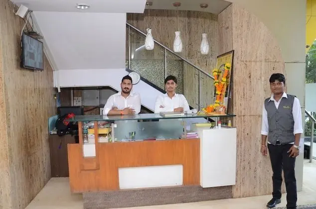 Hotel Sai Leela Grand - Lobi
