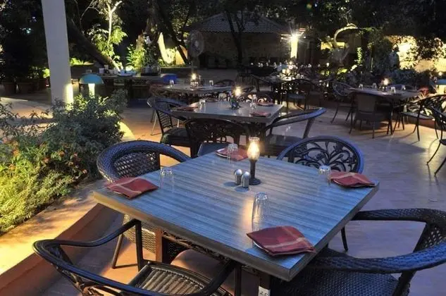 Sai Palace Hotel & Gardens Mira Road - Yerinde Yemek