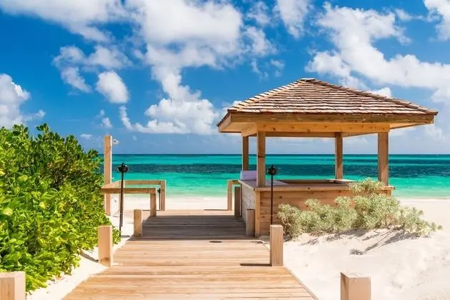 Sailrock South Caicos - Island Hop Flight Included - Plaj