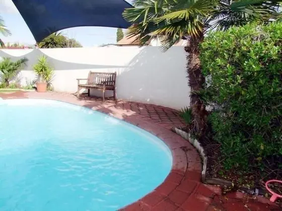 Sails Motor Inn - Havuz